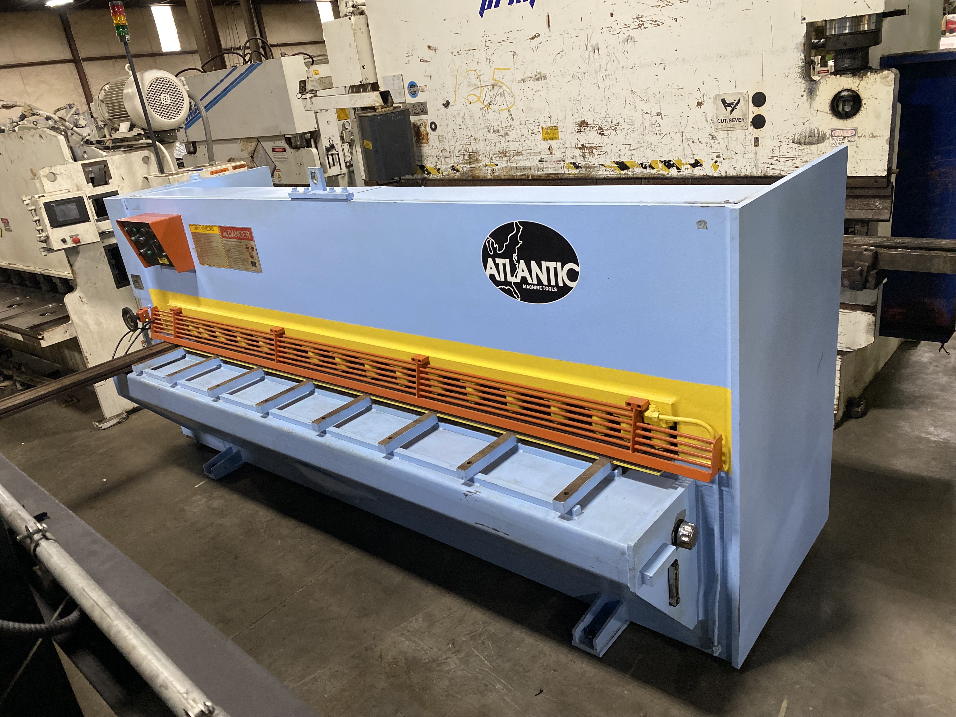Haco Atlantic HDE 10' x 1/4" Cisaille hydraulique à plaque Atlantic d'occasion