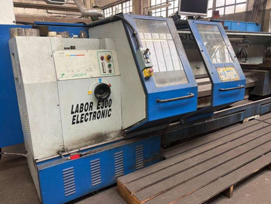 Tour cnc par apprentissage LABOR E 300 d'occasion