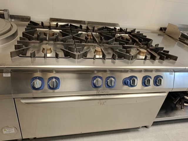Cuisinière à gaz 6 brûleurs ELECTROLUX XP900
