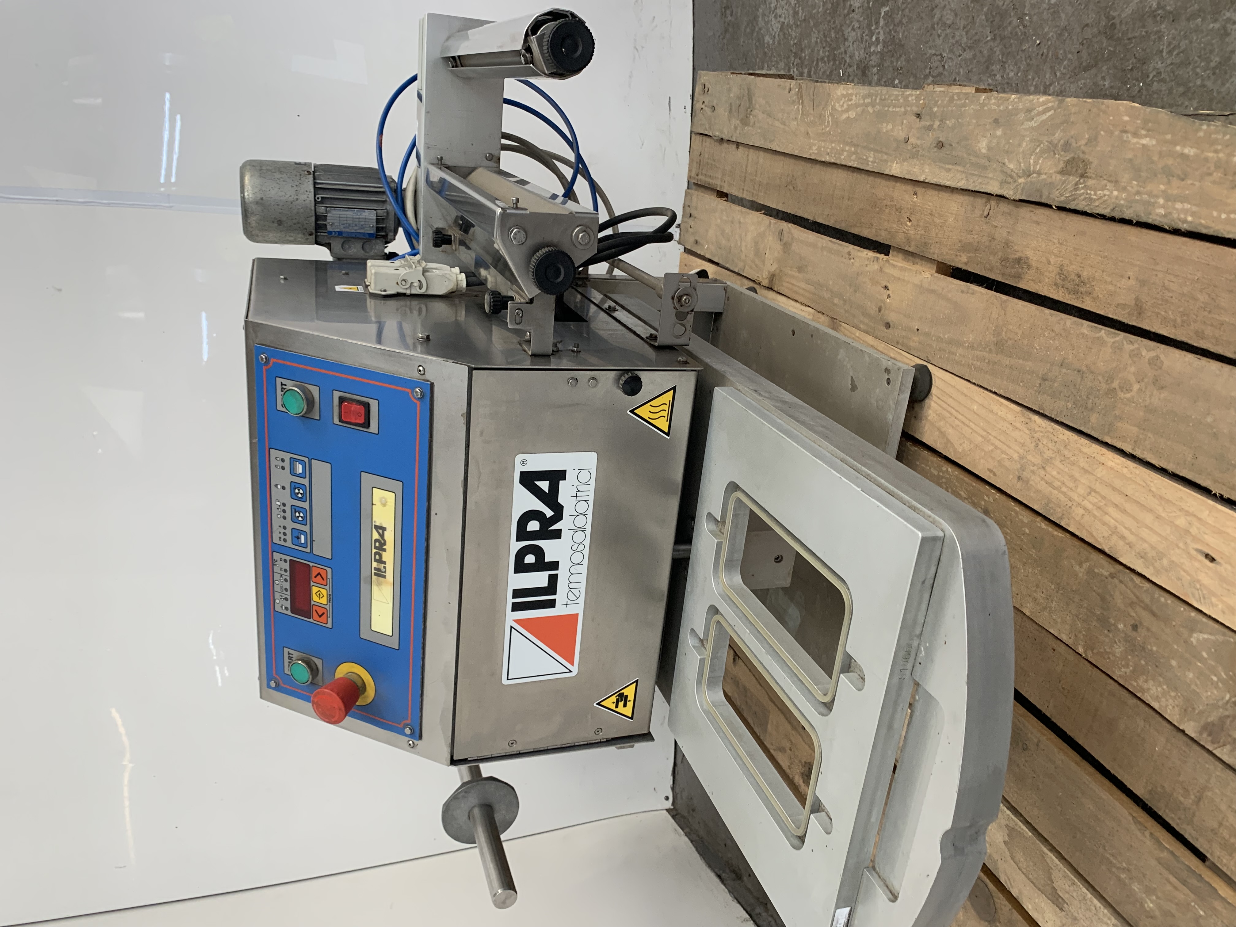 Ilpra Basic RDT.N Scelleuse de barquettes semi-automatique FP Rotobasic