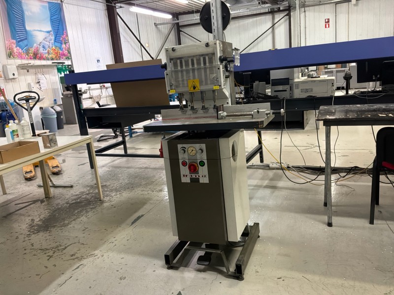 Machine de tôlerie Iram 12