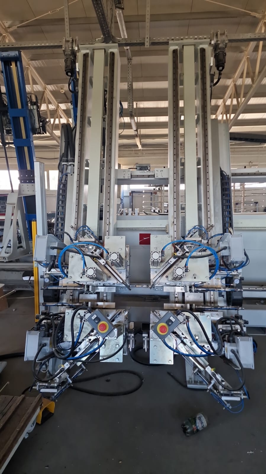 Machine à souder les profilés en PVC avec 4 têtes + centre d'ébavurage Profteq