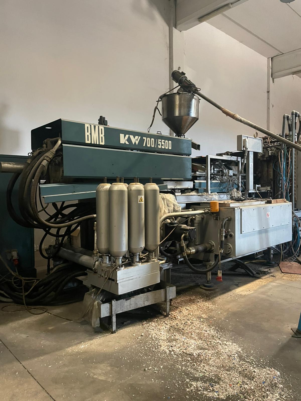 Presse à injecter BMB 700
