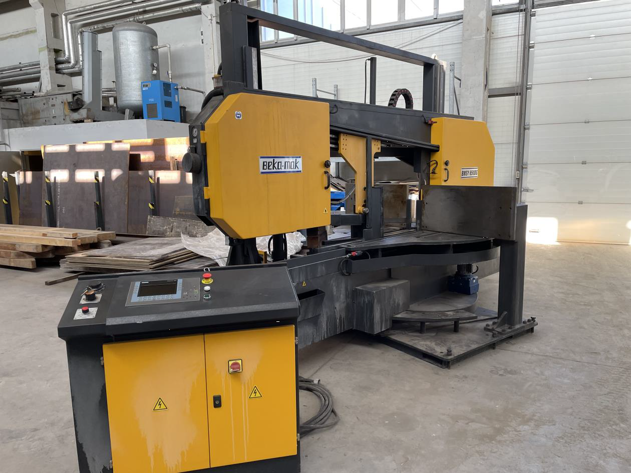 Scie à ruban pour métal BEKA-MAK BMSY 650 DG NC Hot deal Faible nombre d'heures
