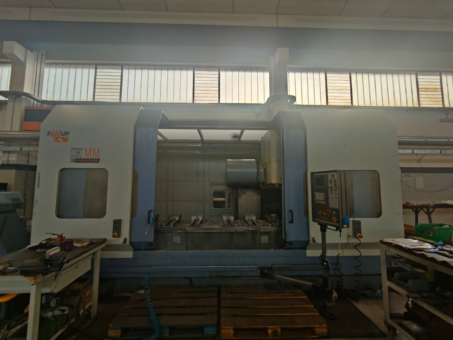 Centre d'usinage à montant mobile Famup MMV 3000 d'occasion