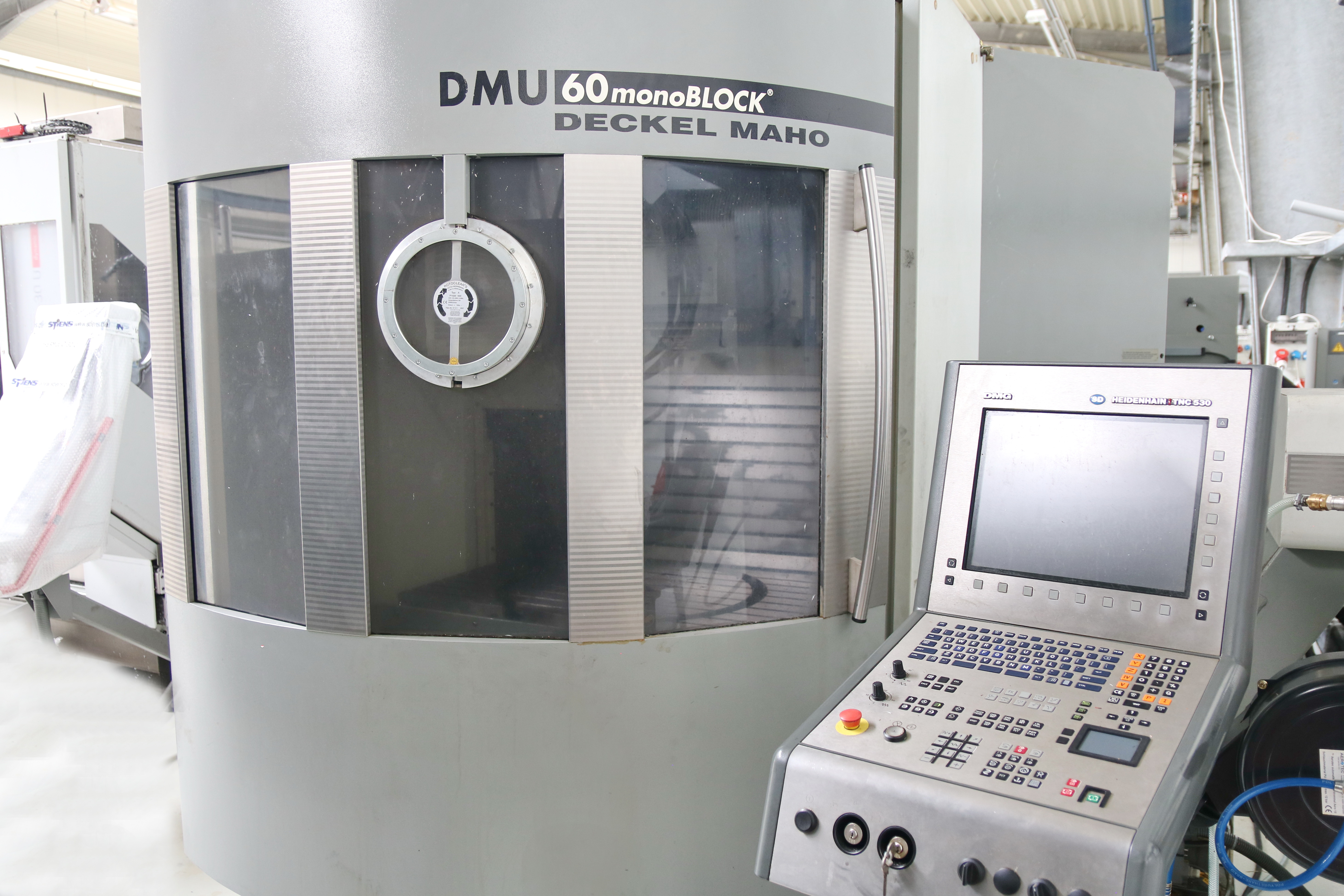 Centre d'usinage 5 axes DECKEL MAHO DMU 60 MonoBlock d'occasion