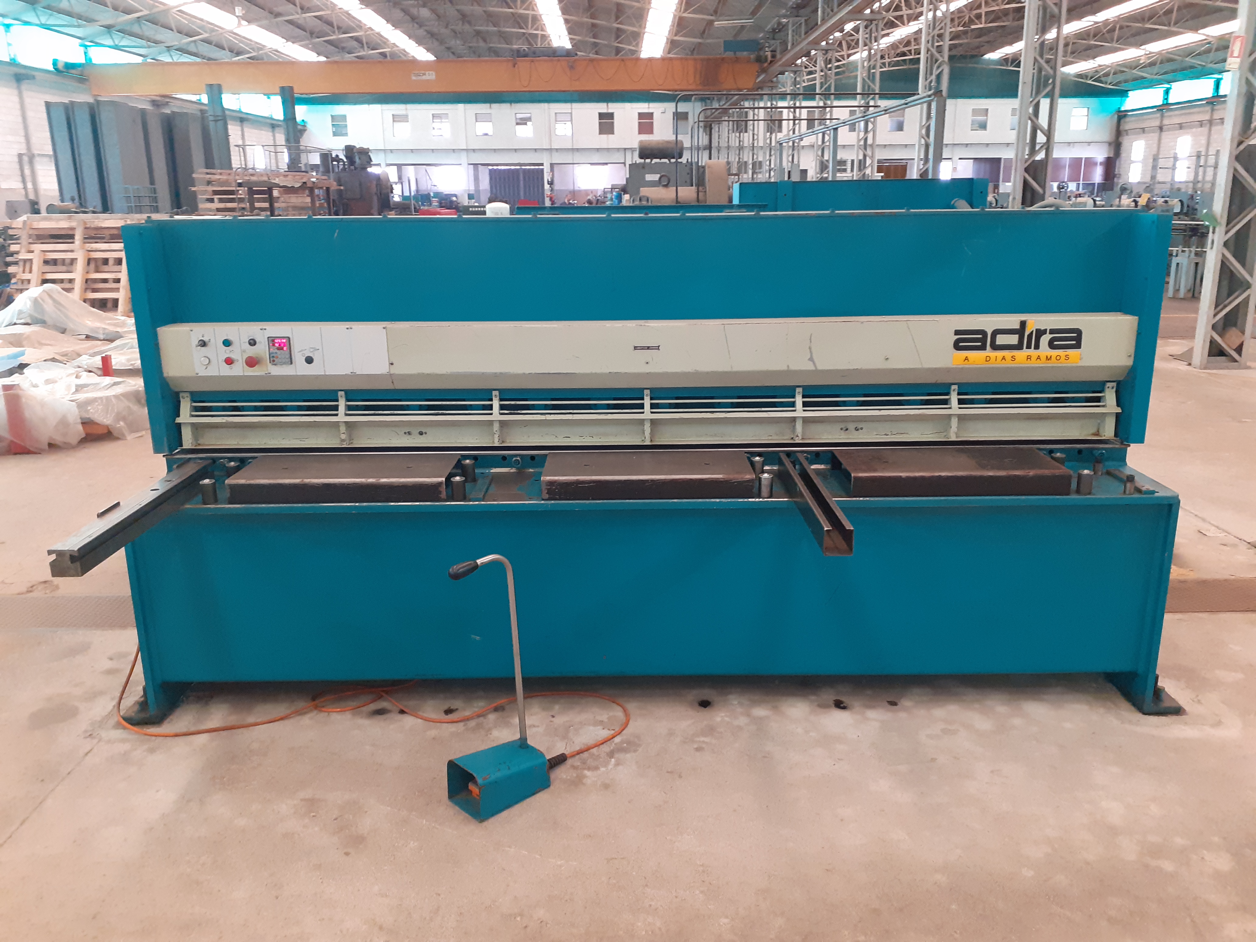 Cisaille guillotine hydraulique ADIRA GHS-0630 Hot deal Faible nombre d'heures