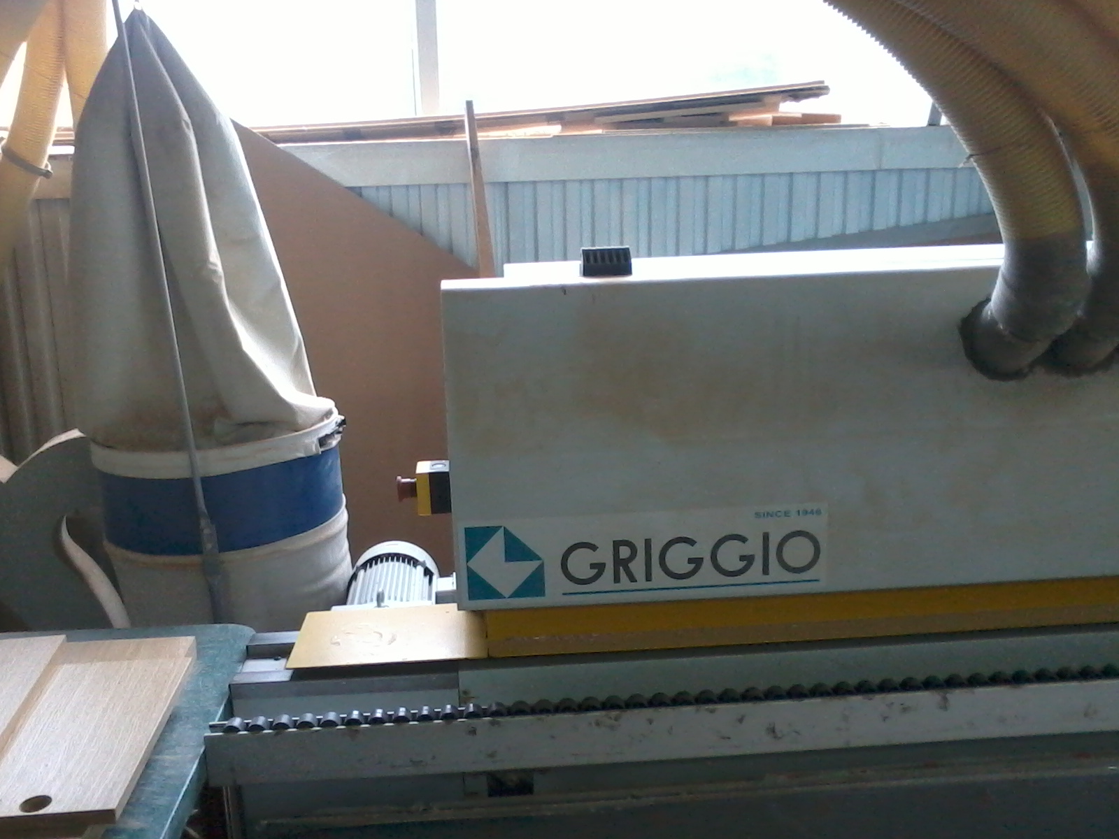 Plaqueuse de chants monoface Griggio GB 4/8