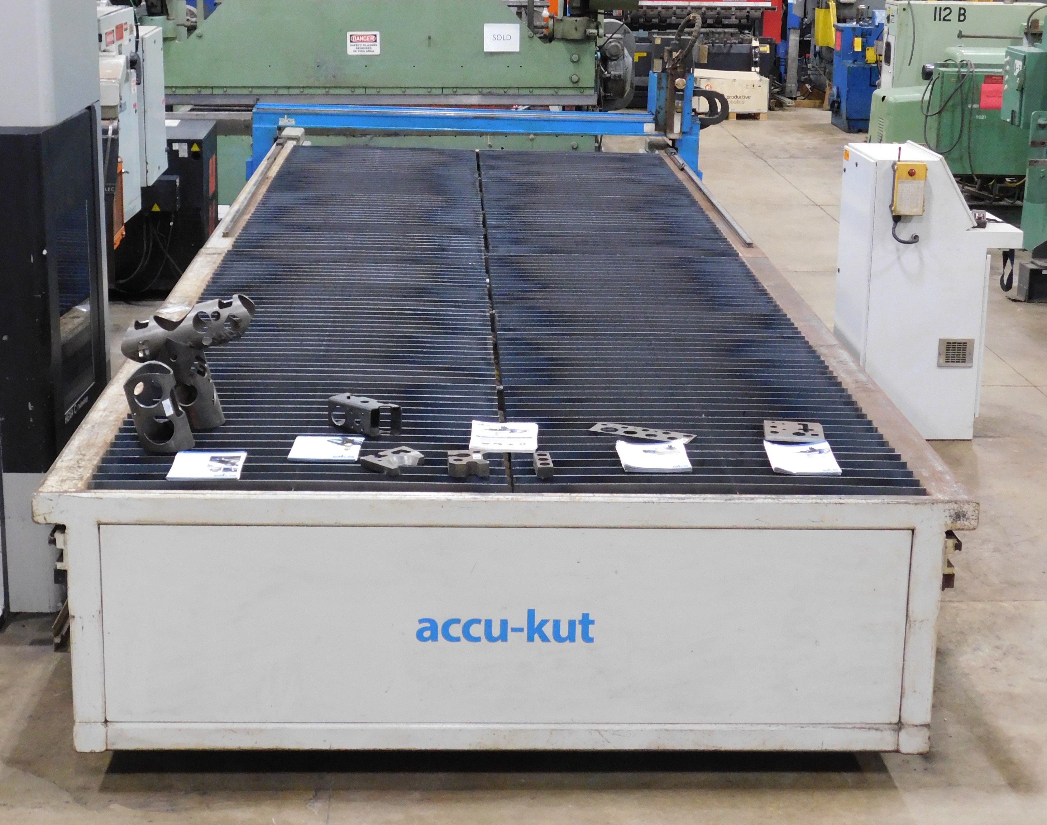Table plasma à flux descendant AKS Accu-Kut 2016