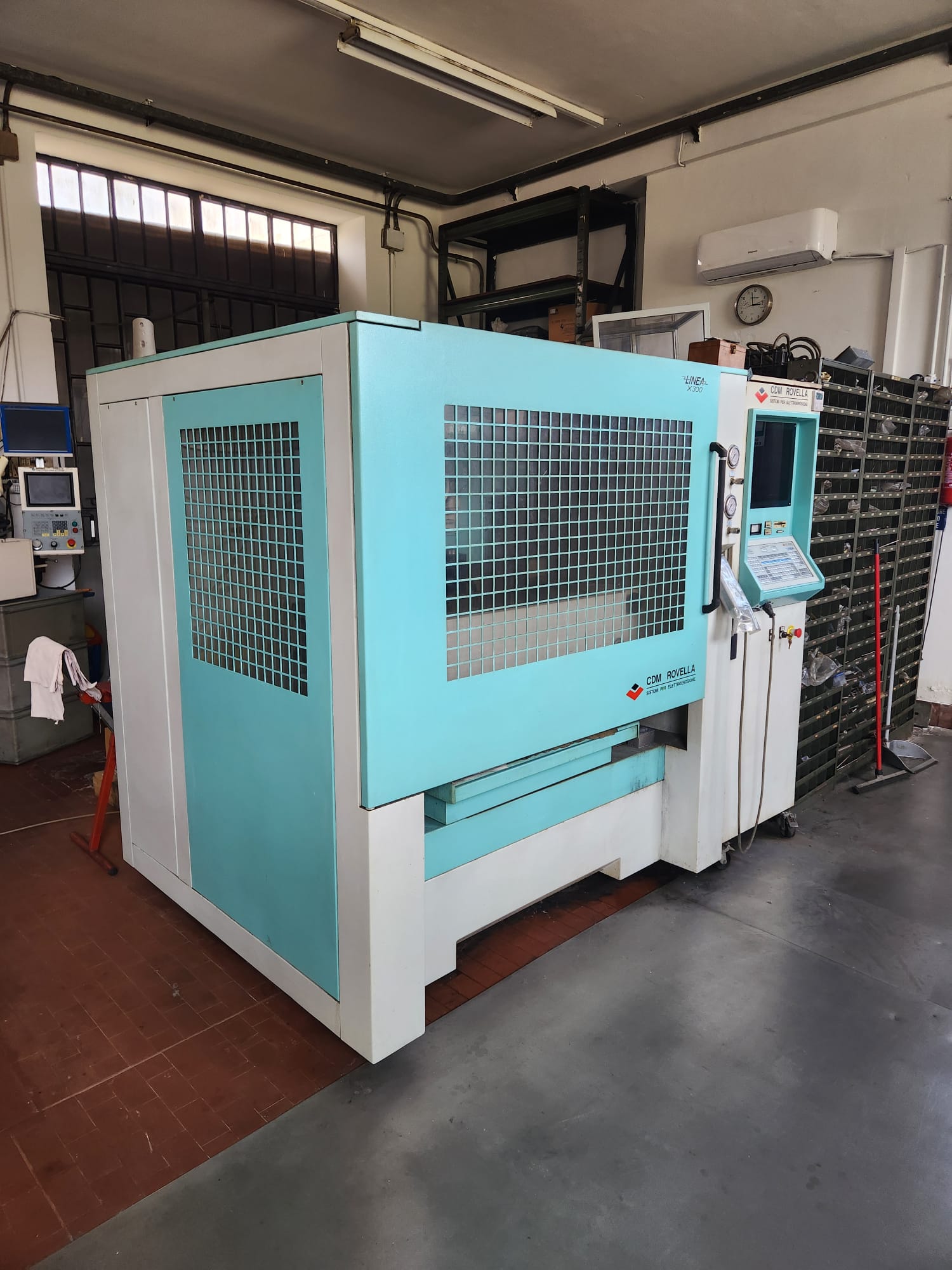 Machine d'électro-érosion par fil CDM ROVELLA Linea X300 d'occasion