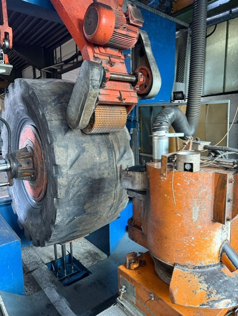 Machine à polir les pneus CIMA (jusqu'à 57 pouces)