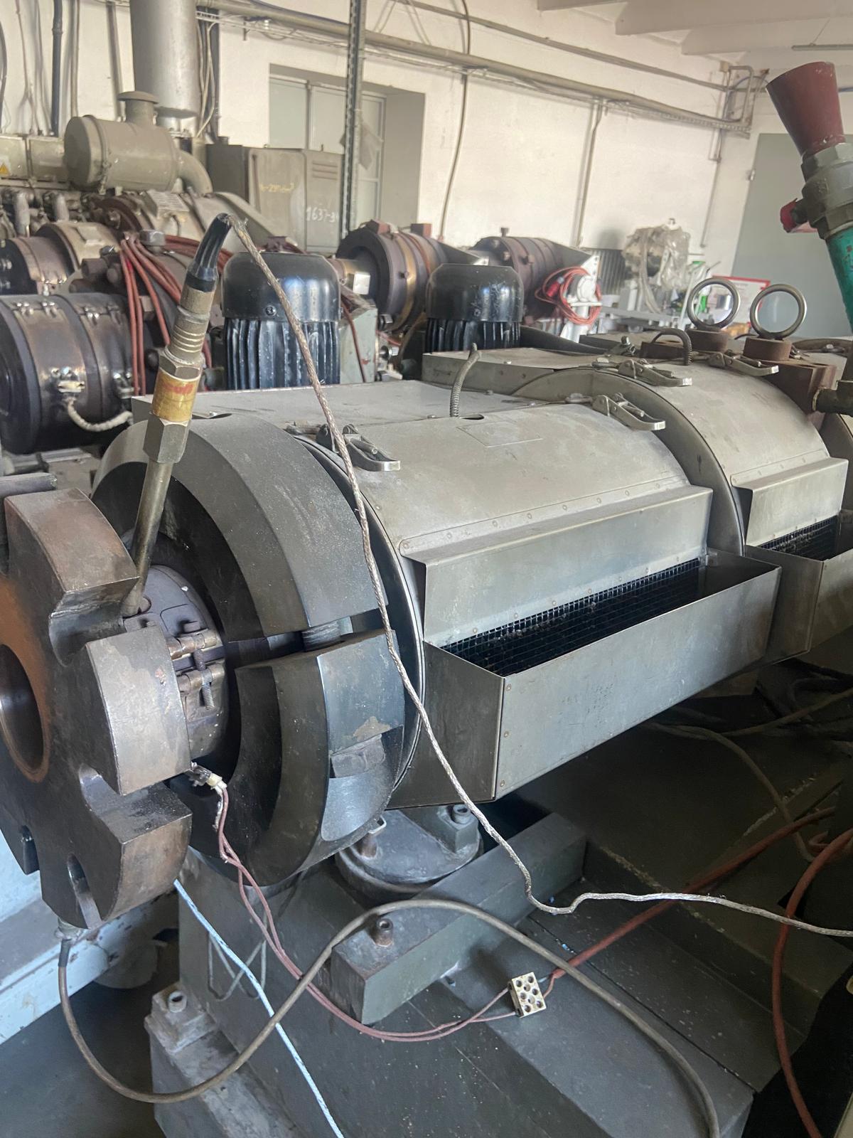 Extrudeuse bivis CINCINNATI MILACRON Titan 68