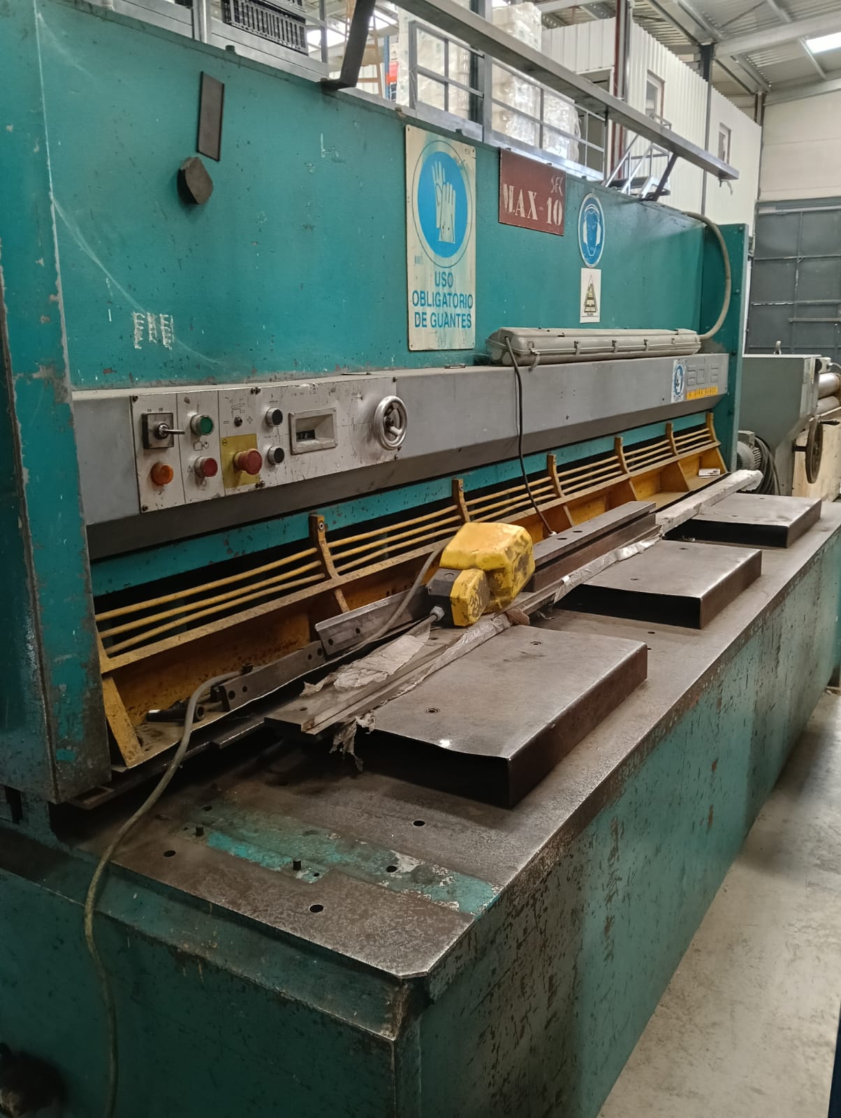Cisaille guillotine hydraulique Adira GHS 1330