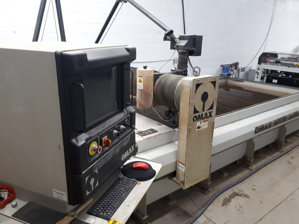 Machine de découpe au jet d'eau OMAX 60120