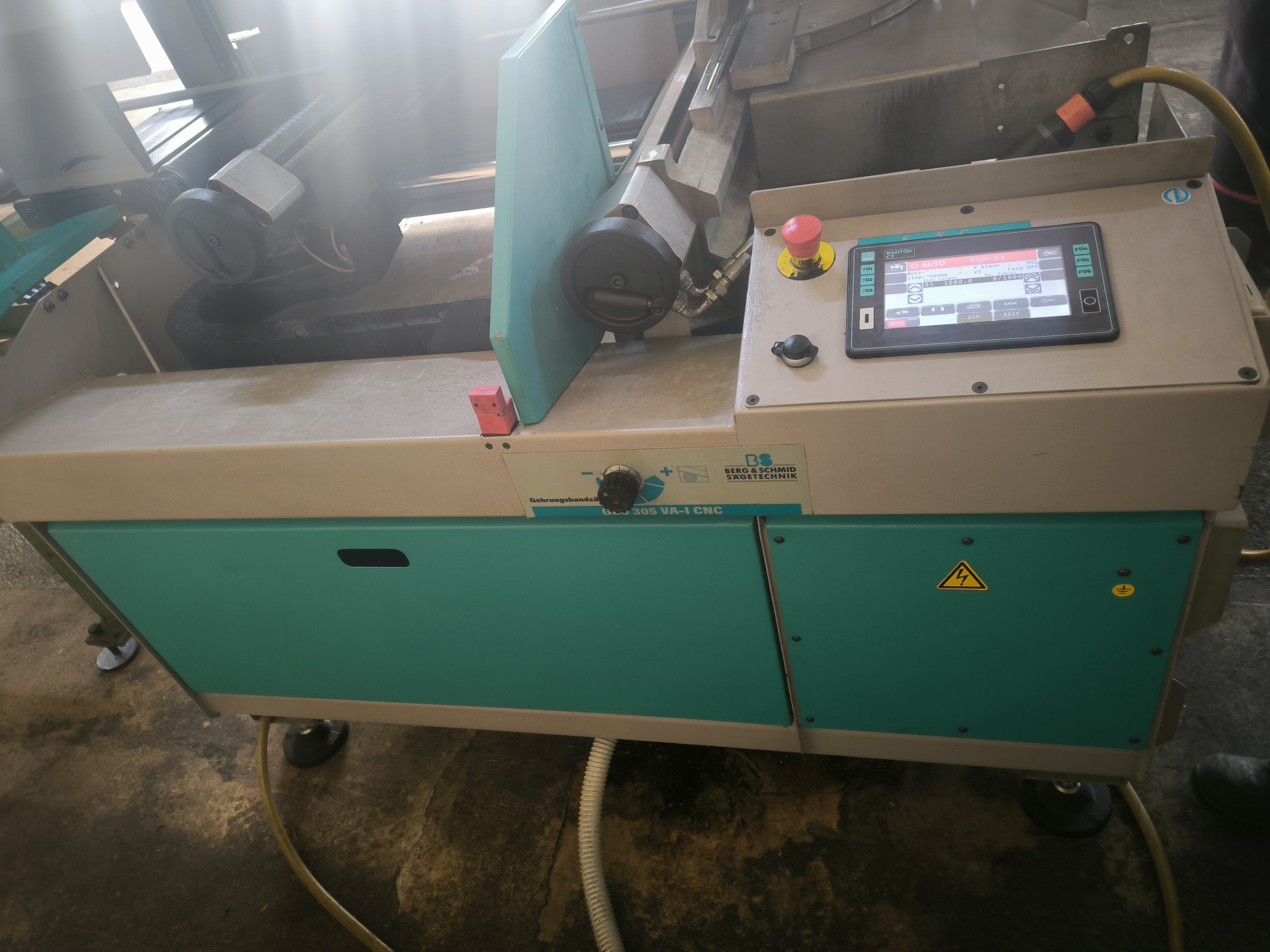 Scie à ruban pour métal Berg & Schmid GBS 305 VA-I CNC