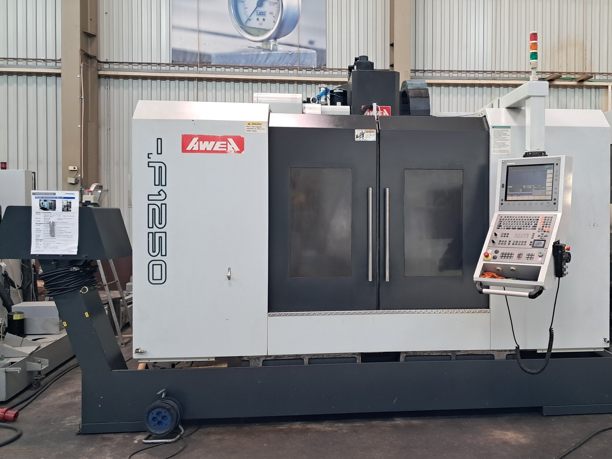 Centre d'usinage CNC vertical 3+2 axes - AWEA AF 1250