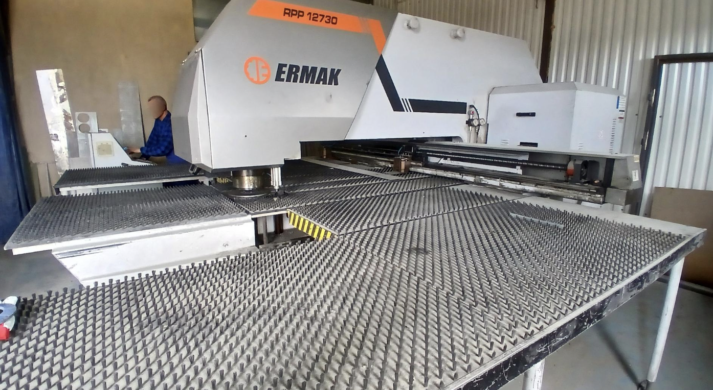 Poinçonneuse à cnc ERMAK RPP 1270X30 Bonne affaire Faible nombre d'heures