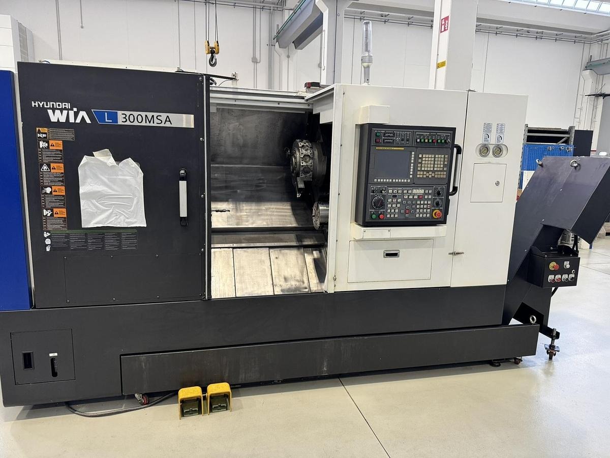 Tour motorisé cnc Hyundai Wia L 300 MSA d'occasion