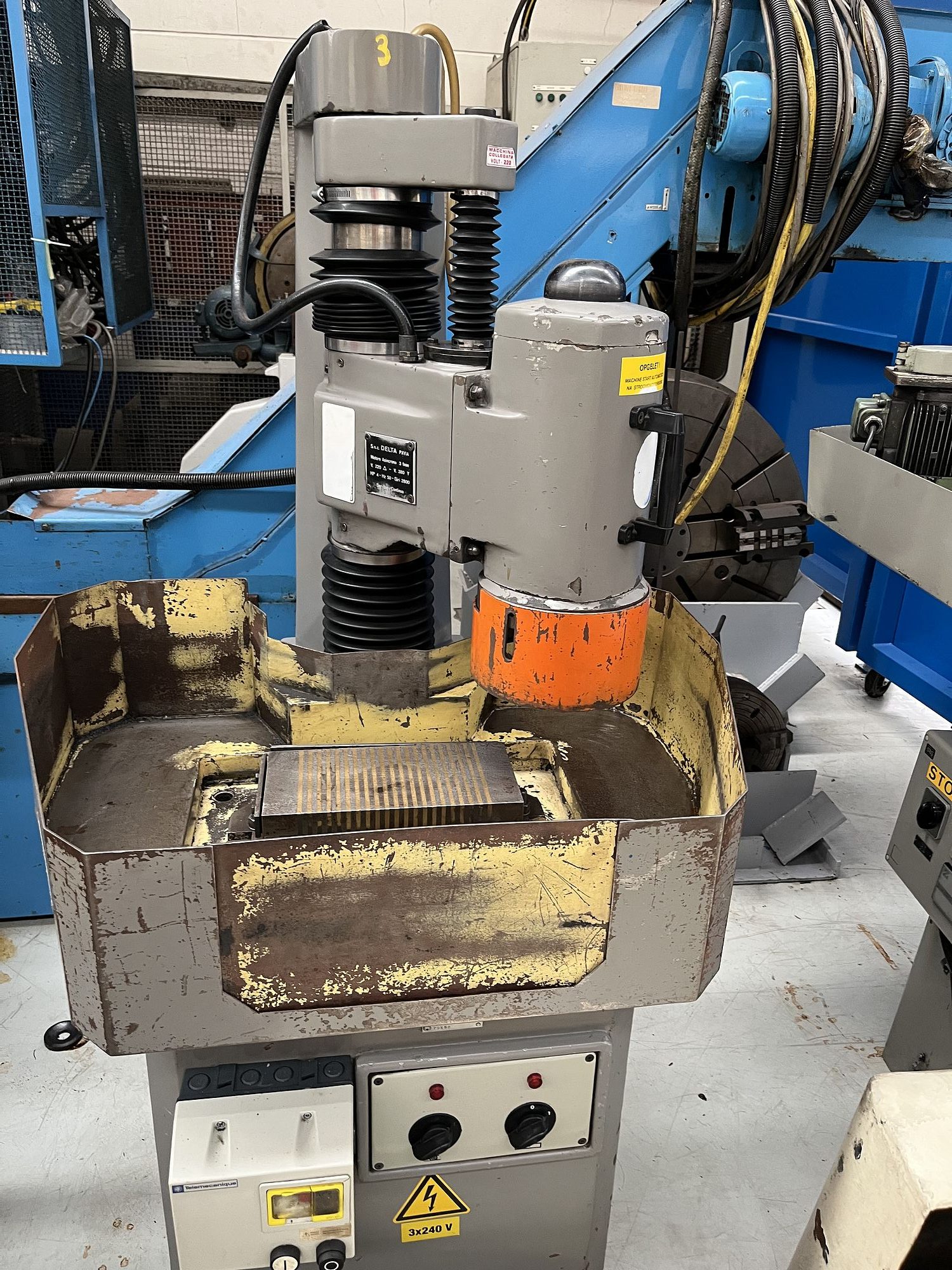 Rectifieuse sans centres DELTA LB300