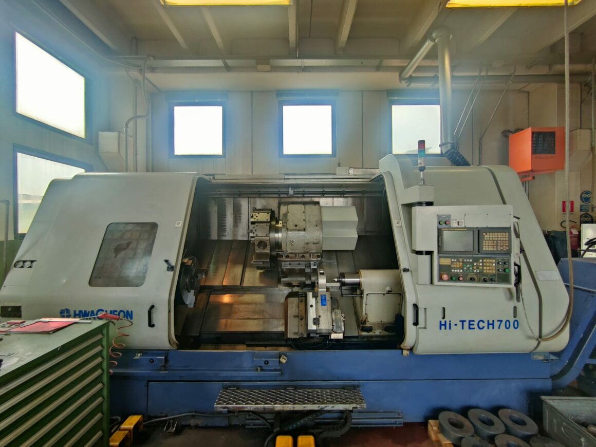 Tour motorisé cnc Hwacheon HI TECH 700 d'occasion