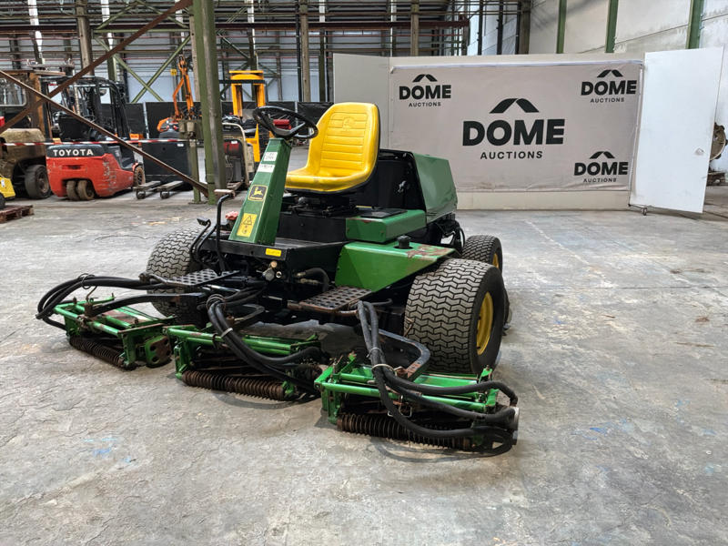 Machine agricole John Deere 3235 A GANG MOW