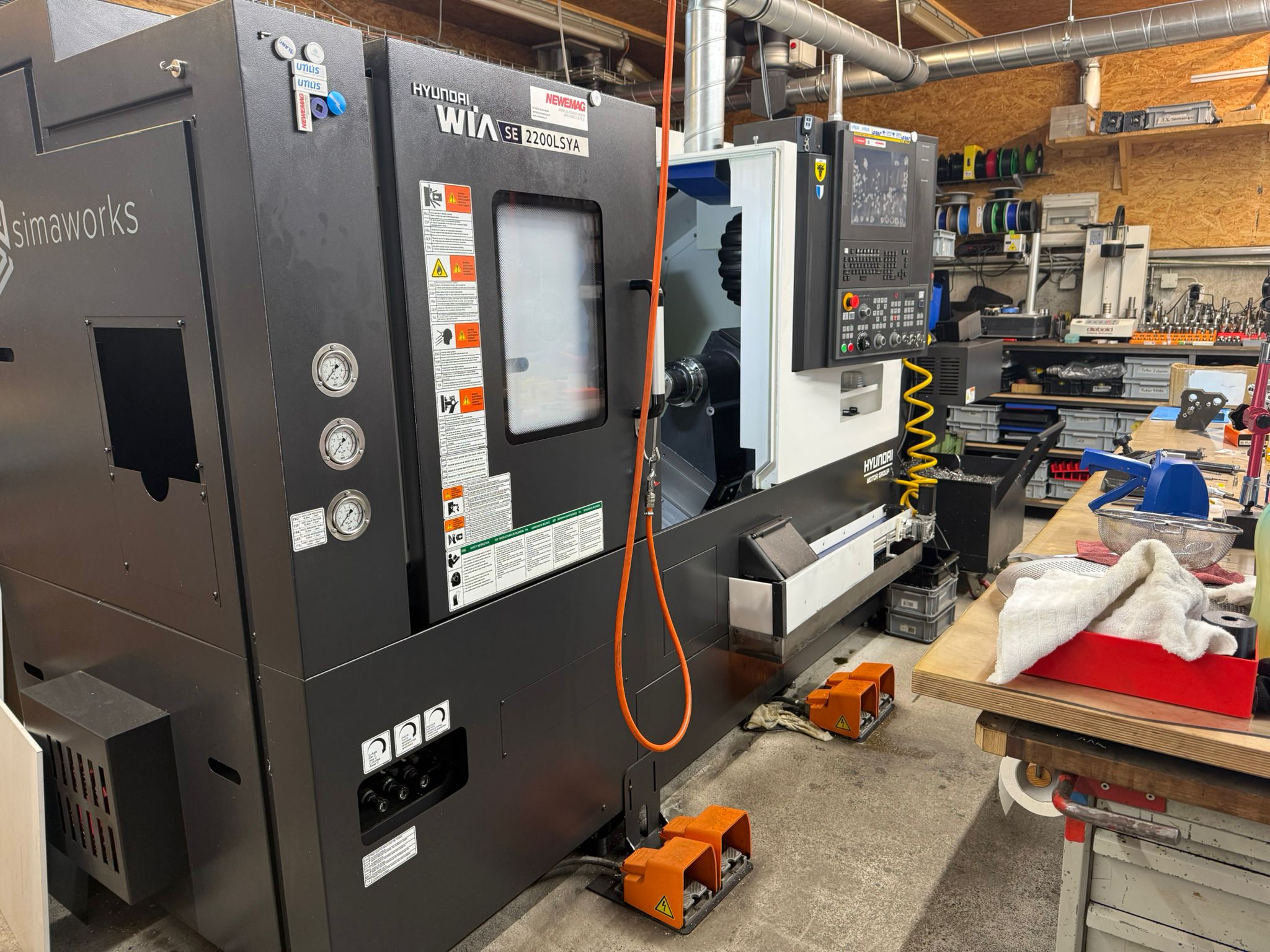 Tour motorisé cnc Hyundai Wia SE2200LSYA d'occasion