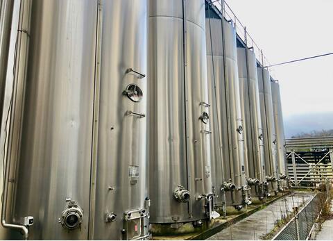 CTIA-Cuve inox 304 - Stockage / fermentation - Fond plat incliné sur radier - 507 HL - 8 unités