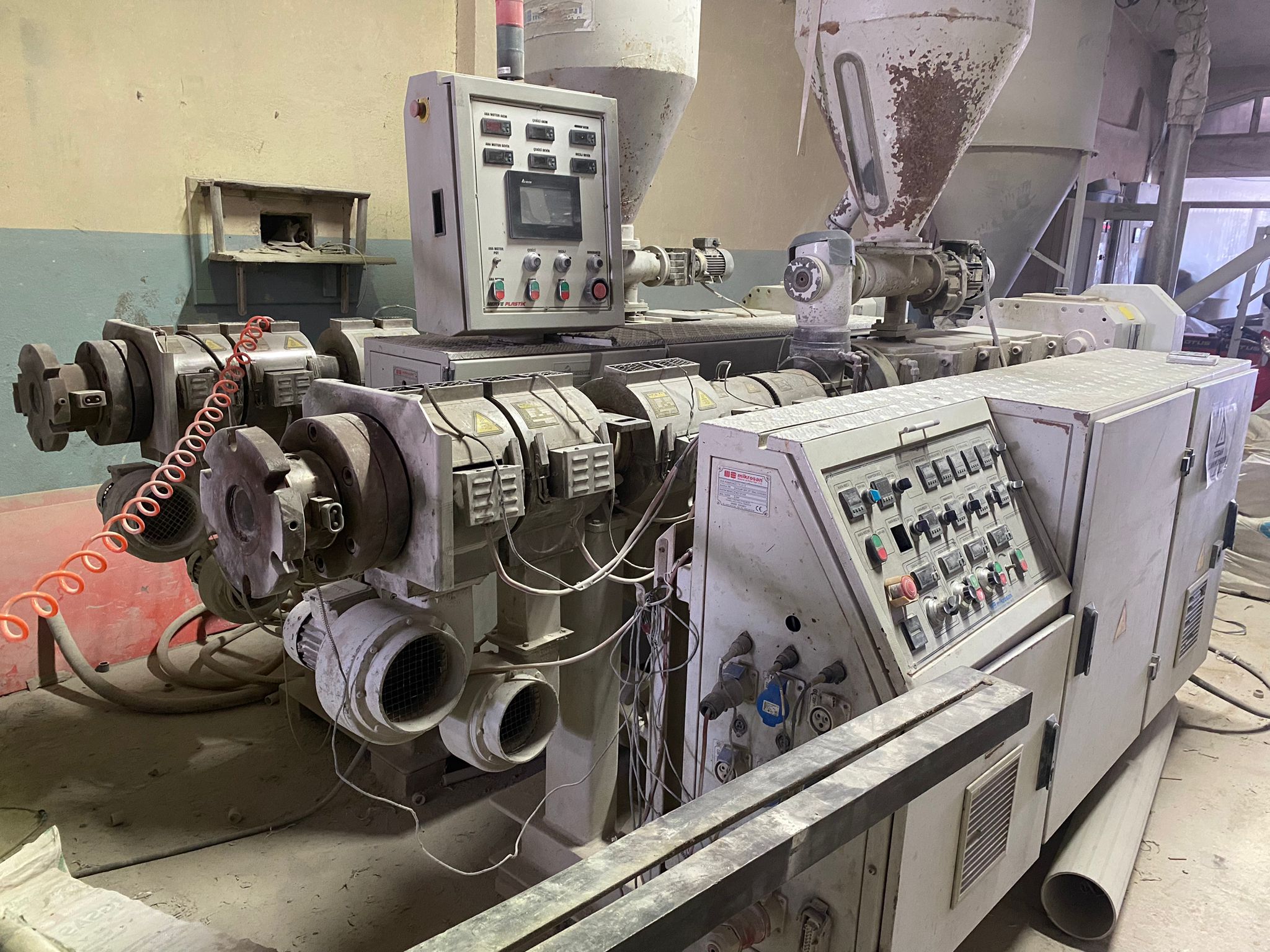 Extrudeuse bivis Mikrosan 67/22 D