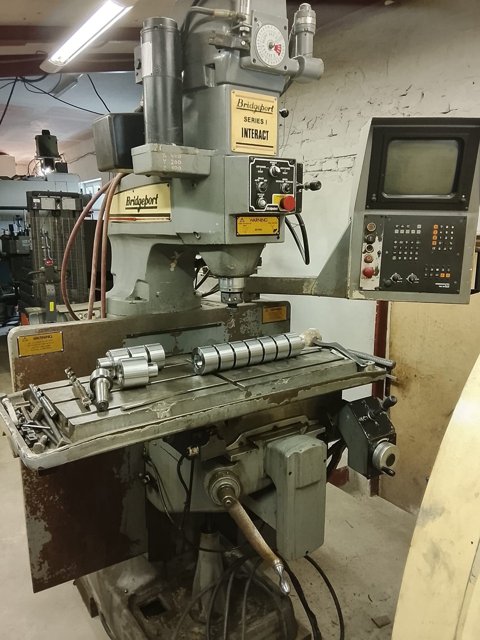 Fraiseuse CNC à banc fixe Bridgeport Series I Interact