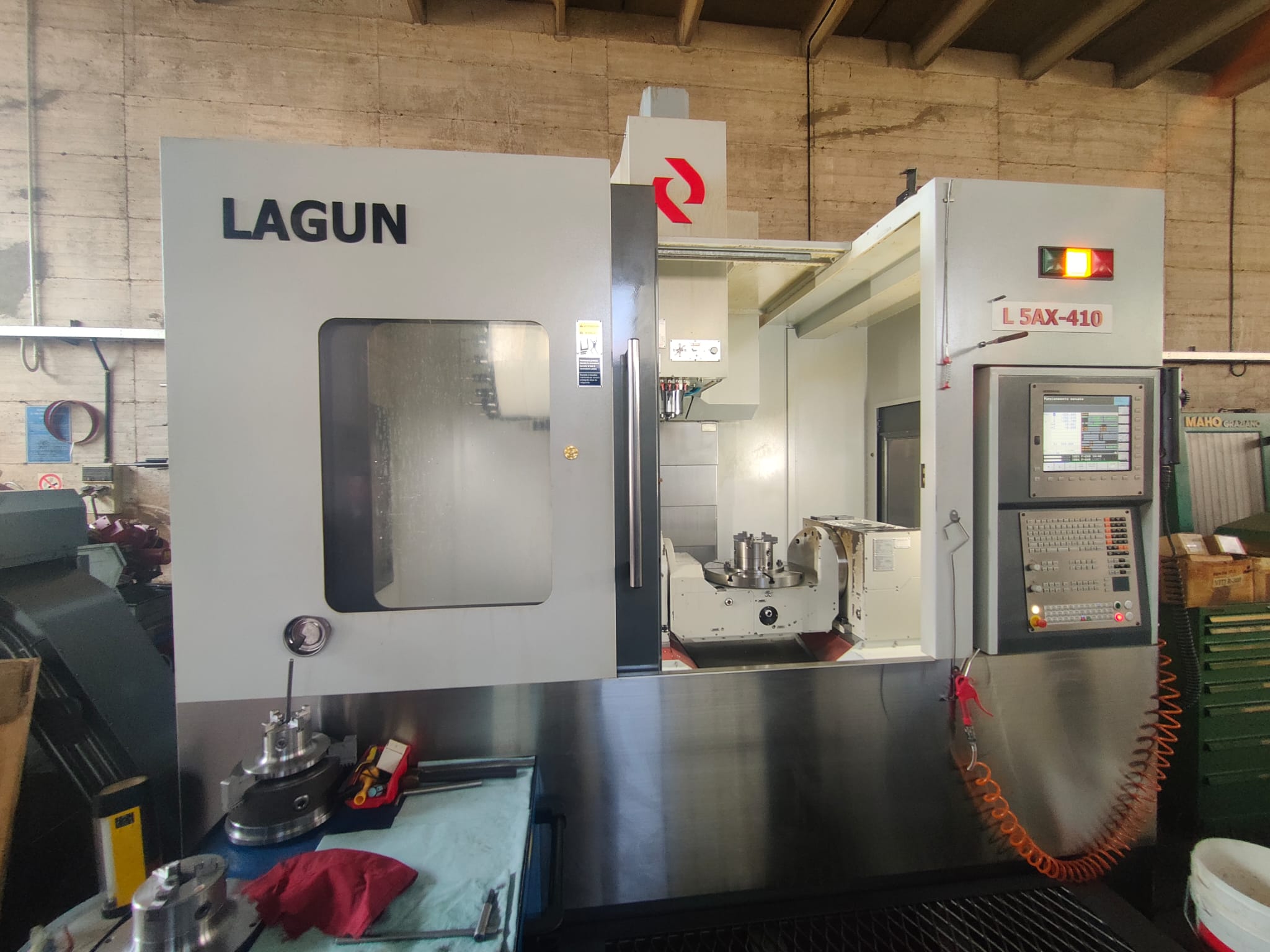 Centre d'usinage vertical LAGUN L5AX 410 d'occasion