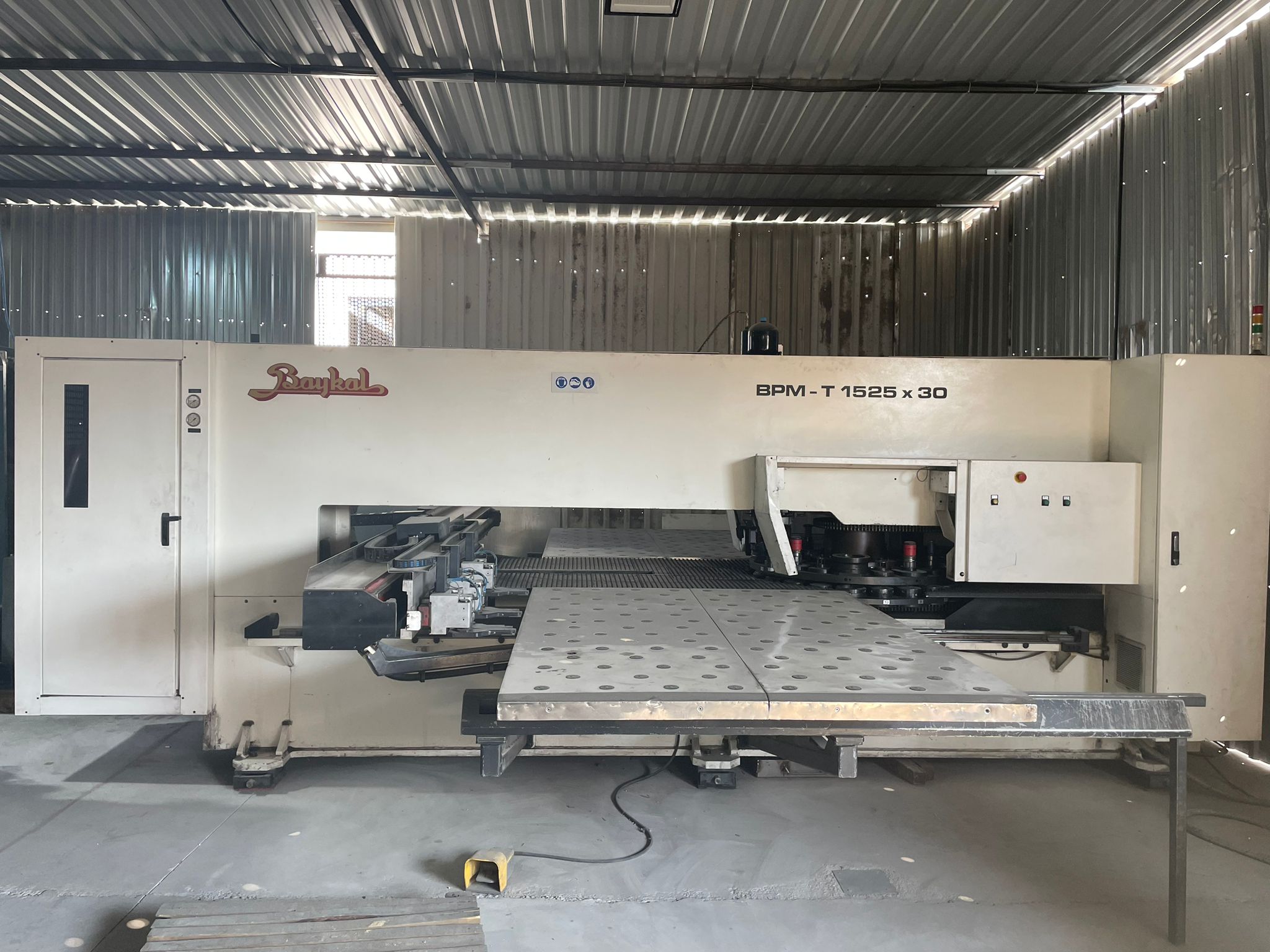 Poinçonneuse à cnc Baykal BPM-T 1525 x 30