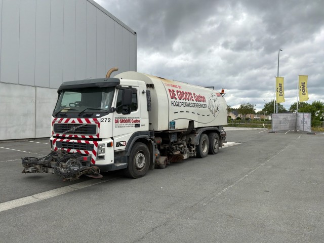 Engin de chantier Volvo FM12