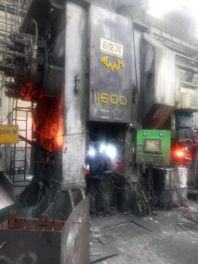 Presse à forger TMP Voronezh Russia KB8042