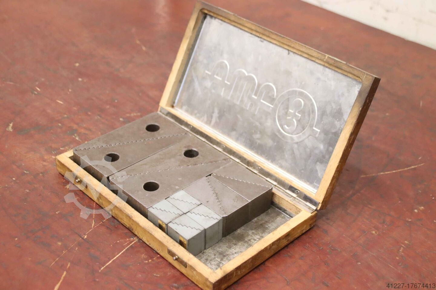 Jeu de supports de serrage universel dans une boîte en bois AMF AMF 6500 H Breite 30 mm