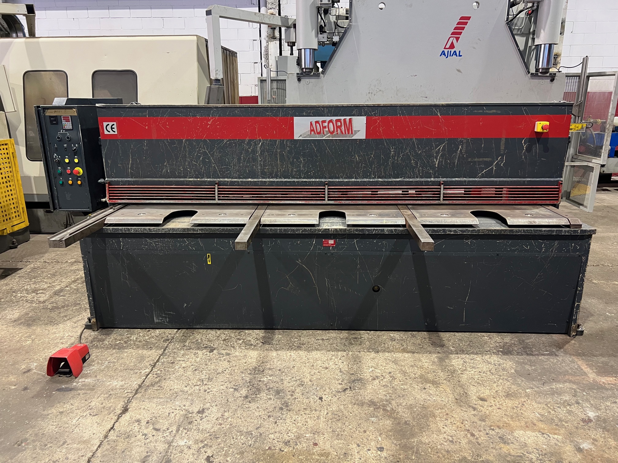 Cisaille guillotine hydraulique BAYKAL 3050 X 6 MM