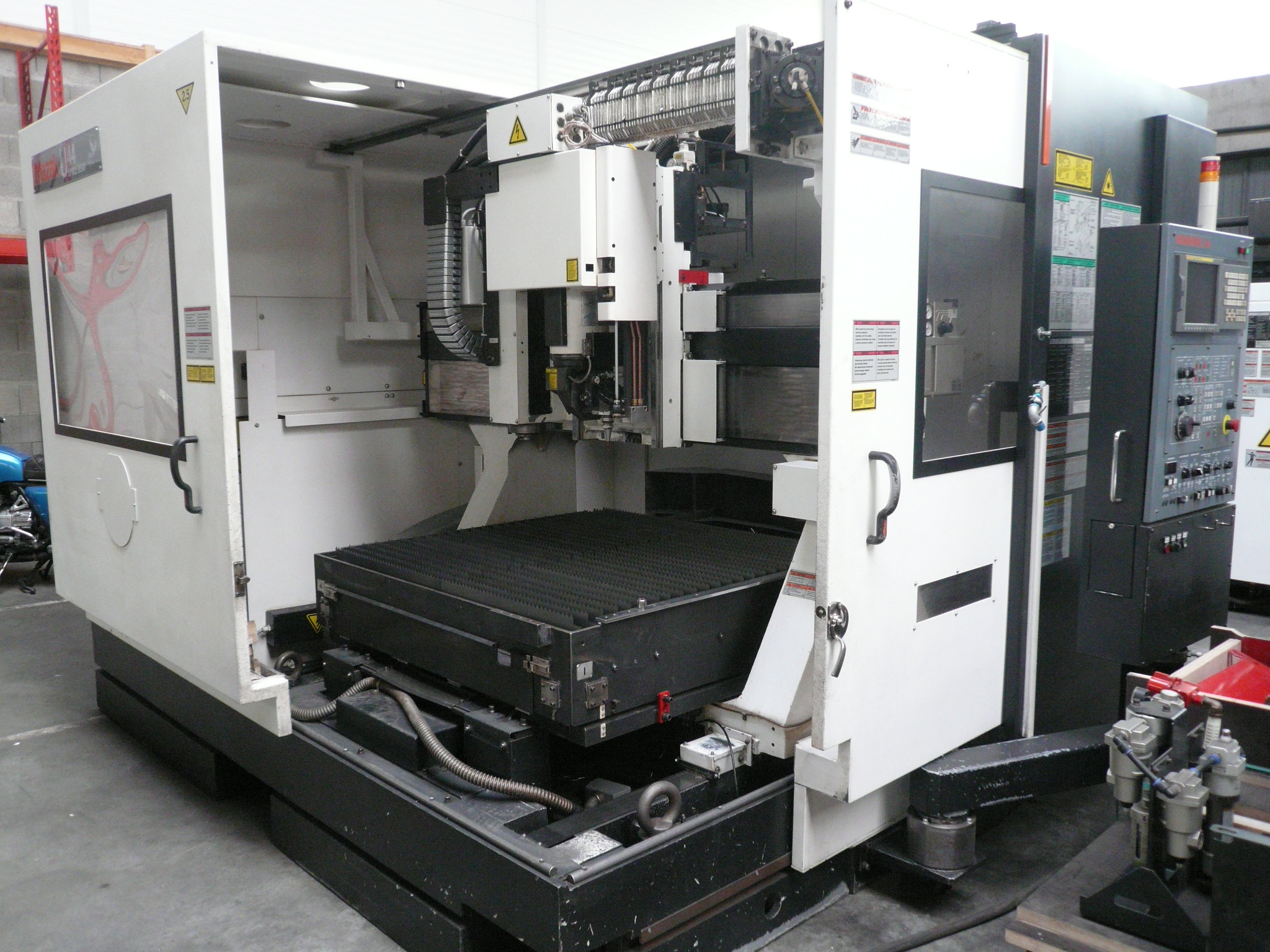 Machine de découpe laser MAZAK U44