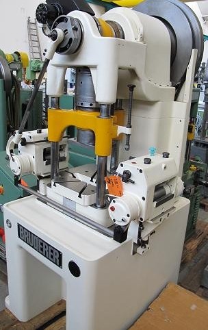 Presse excentrique BRUDERER BSTA 30