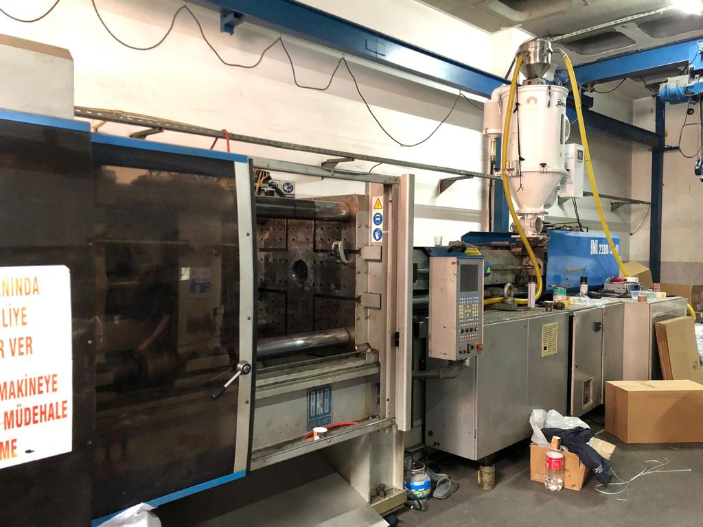 Presse à injecter BMB KW38 PI/2200 Bonne affaire Faible nombre d'heures