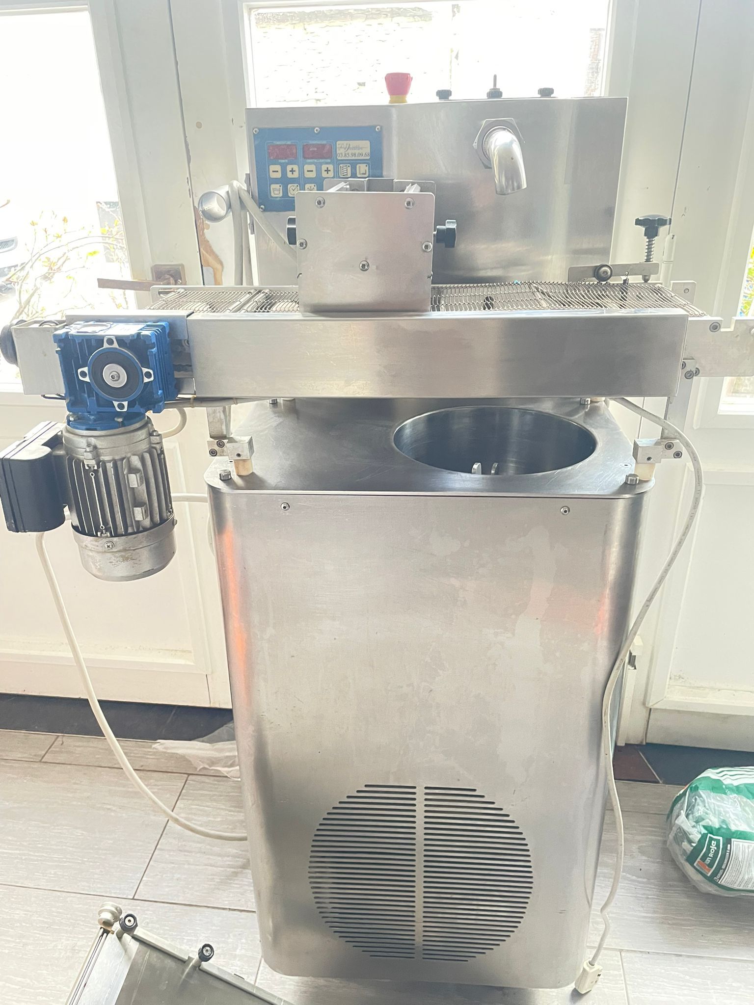 Machine à tempérer le chocolat FBM Prima 7 avec enrobage automatique
