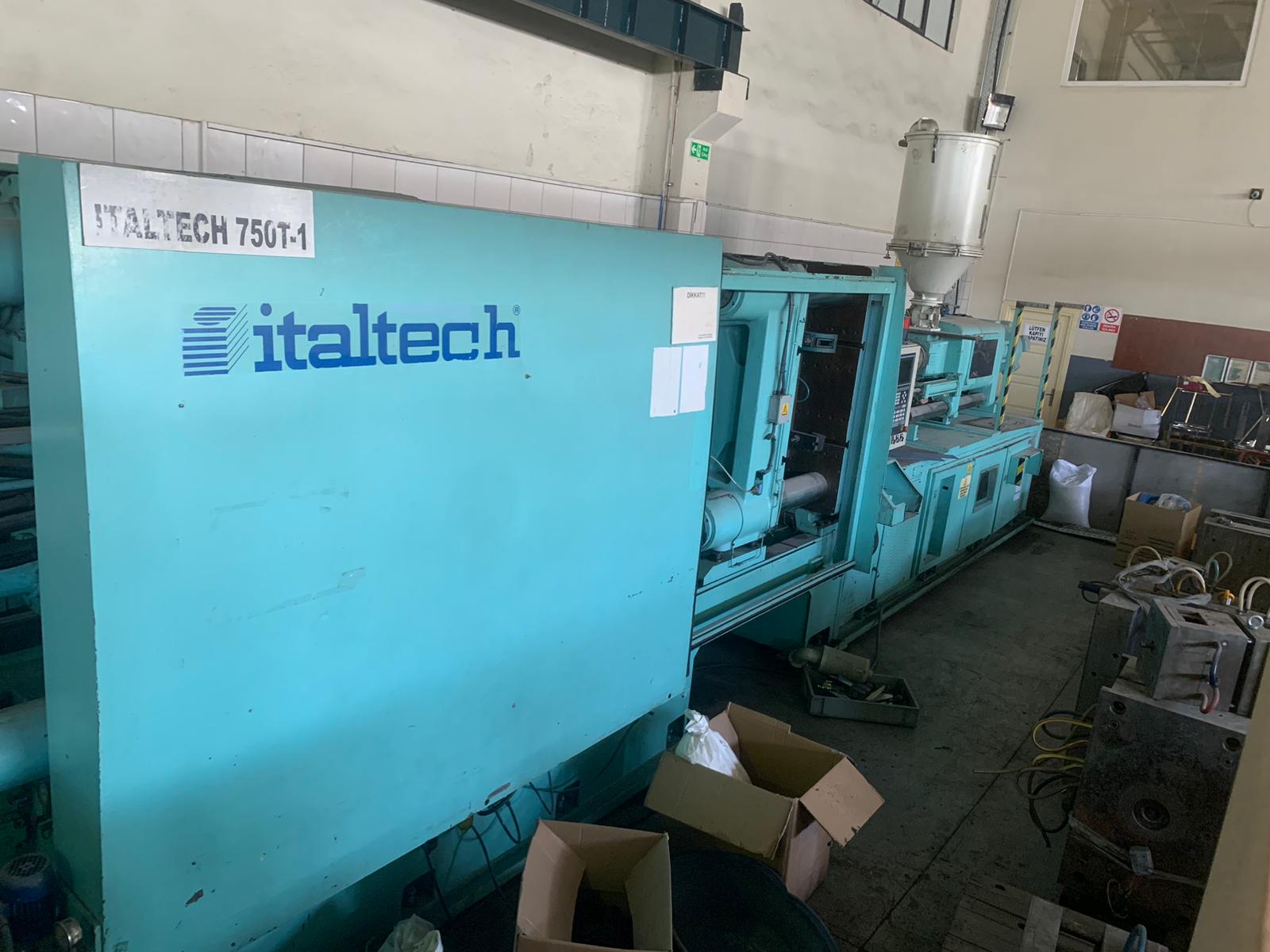 Presse à injecter Italtech 750 Ton