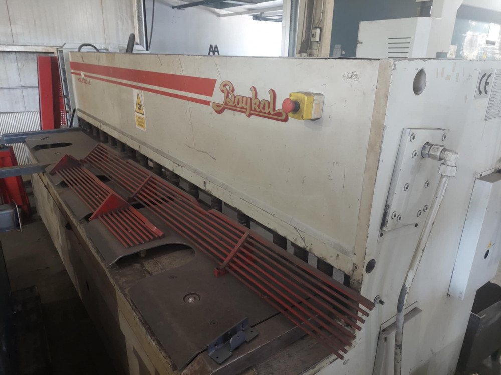 Cisaille guillotine hydraulique Baykal HGL 6x3100