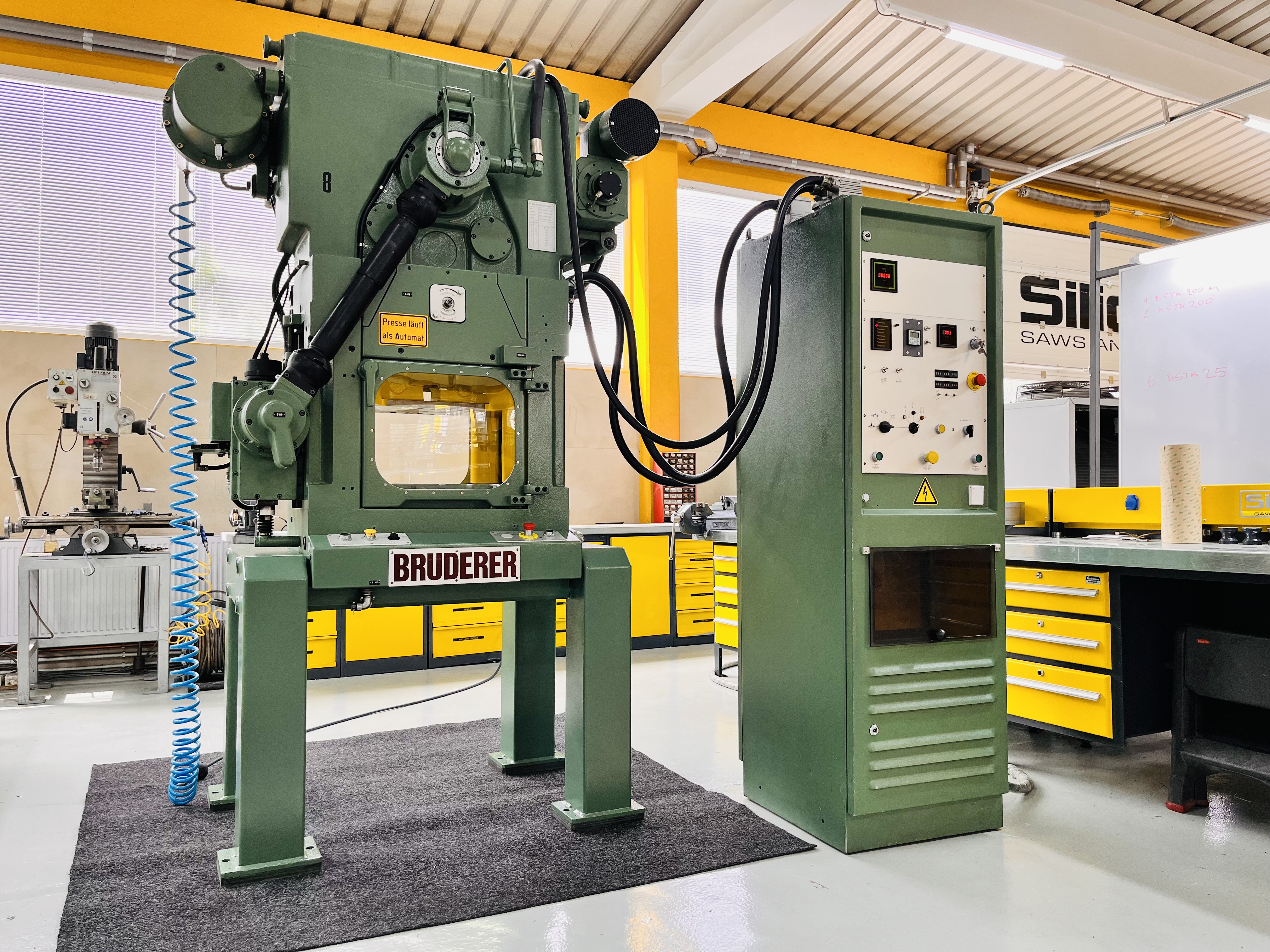 Presse excentrique BRUDERER BSTA 200