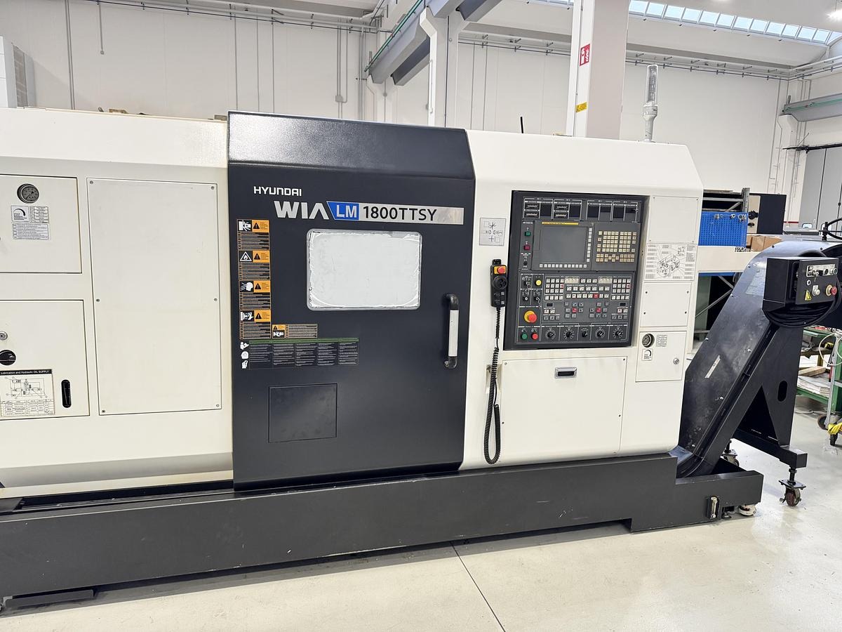 Tour CNC avec ravitailleur de barres Hyundai Wia LM 1800 TTSY d'occasion
