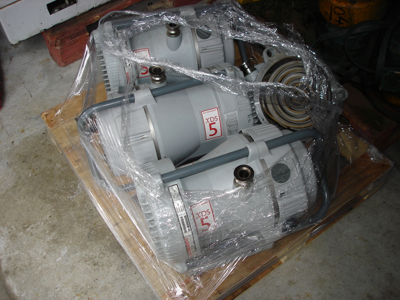 3 Pompes à vide sèche BOC EDWARDS type XDS 5