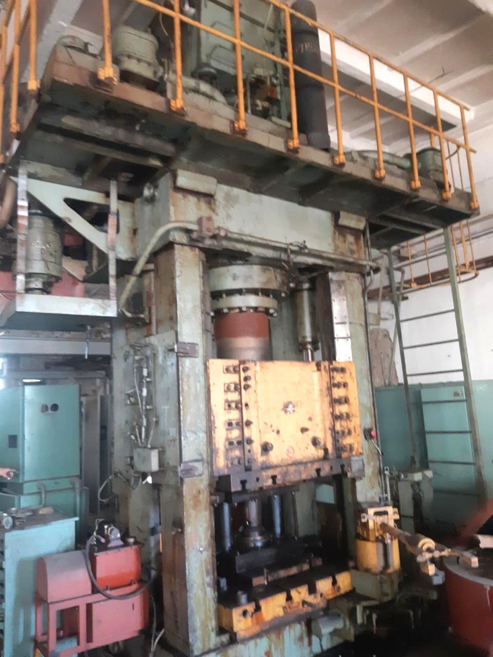 Presse plieuse Dnepropress 7738