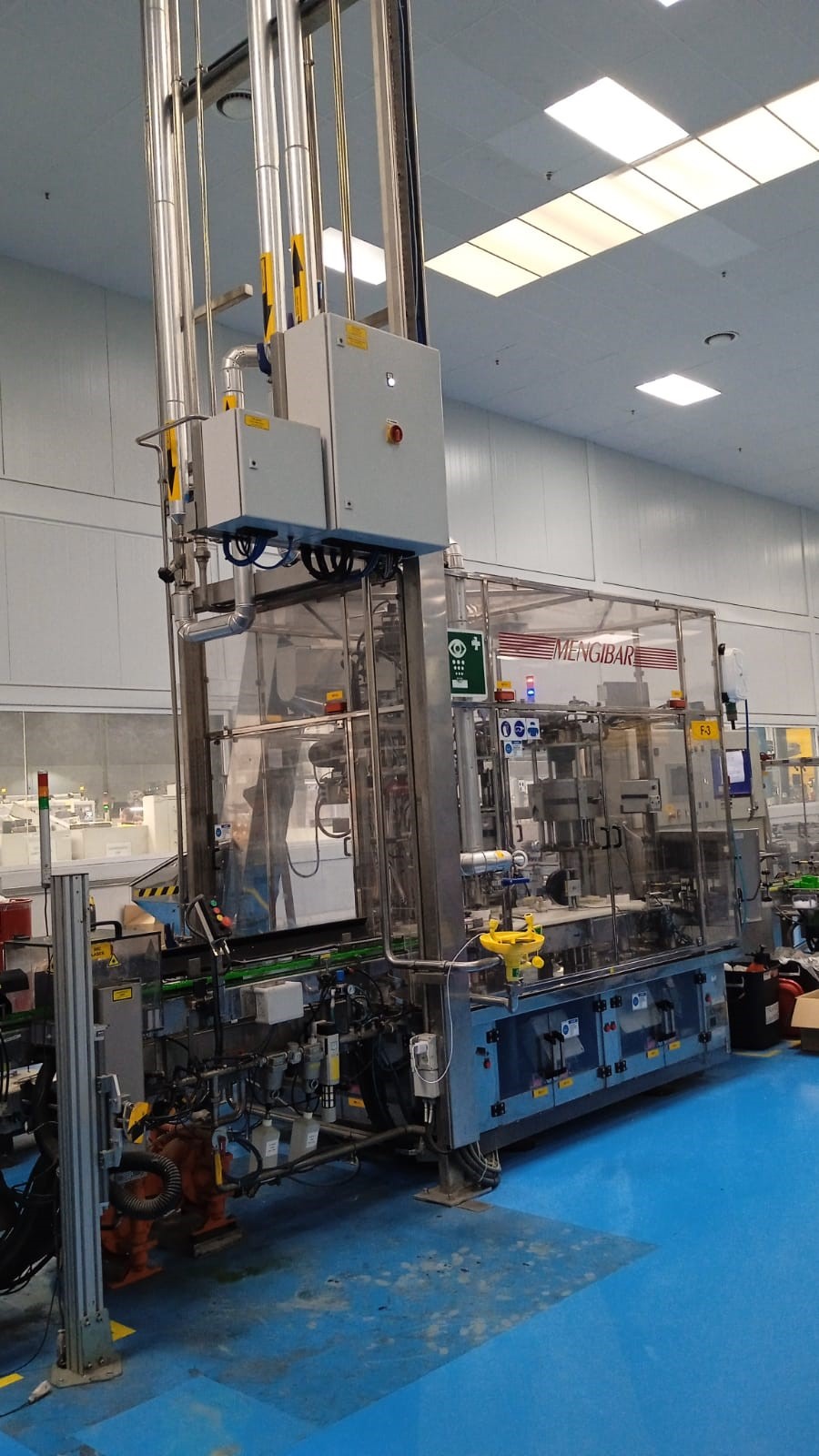 Machine monobloc de remplissage et de scellage Modèle : BR12DM80/80B/8PM/110