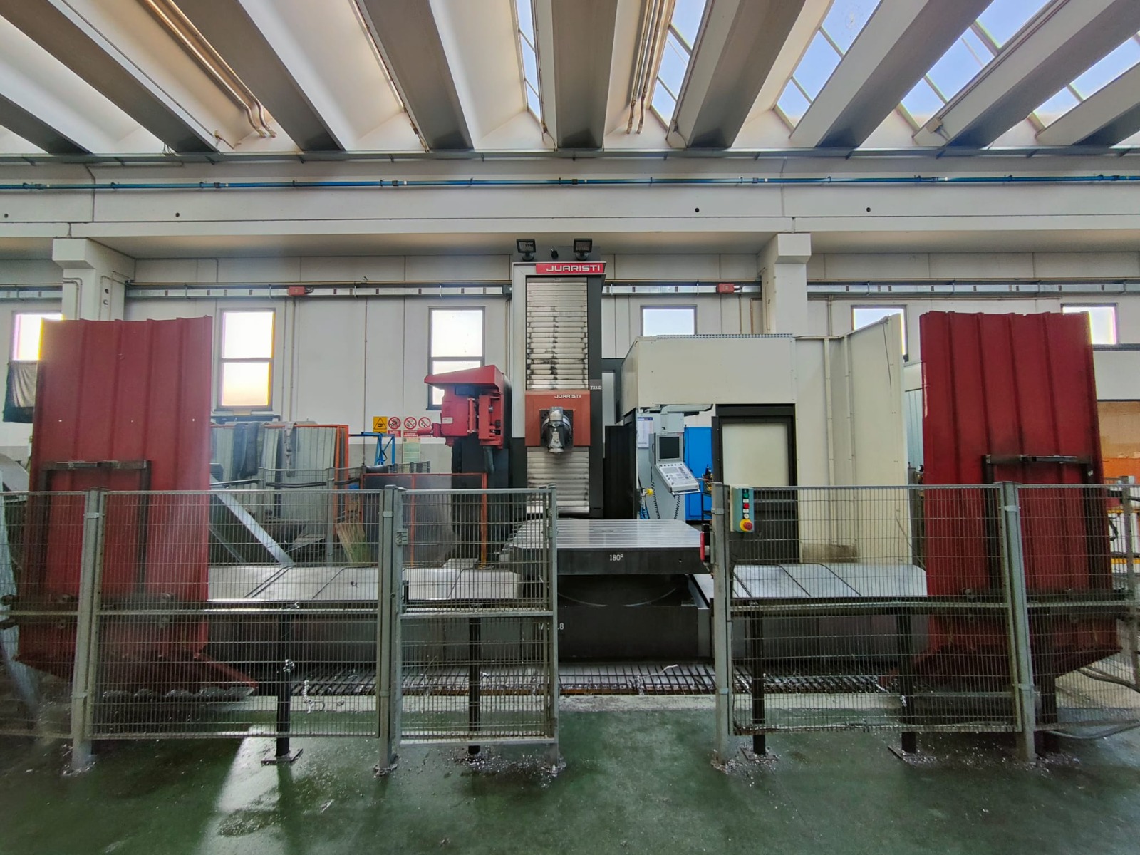 Fraiseuse à banc fixe JUARISTI TX1 D d'occasion