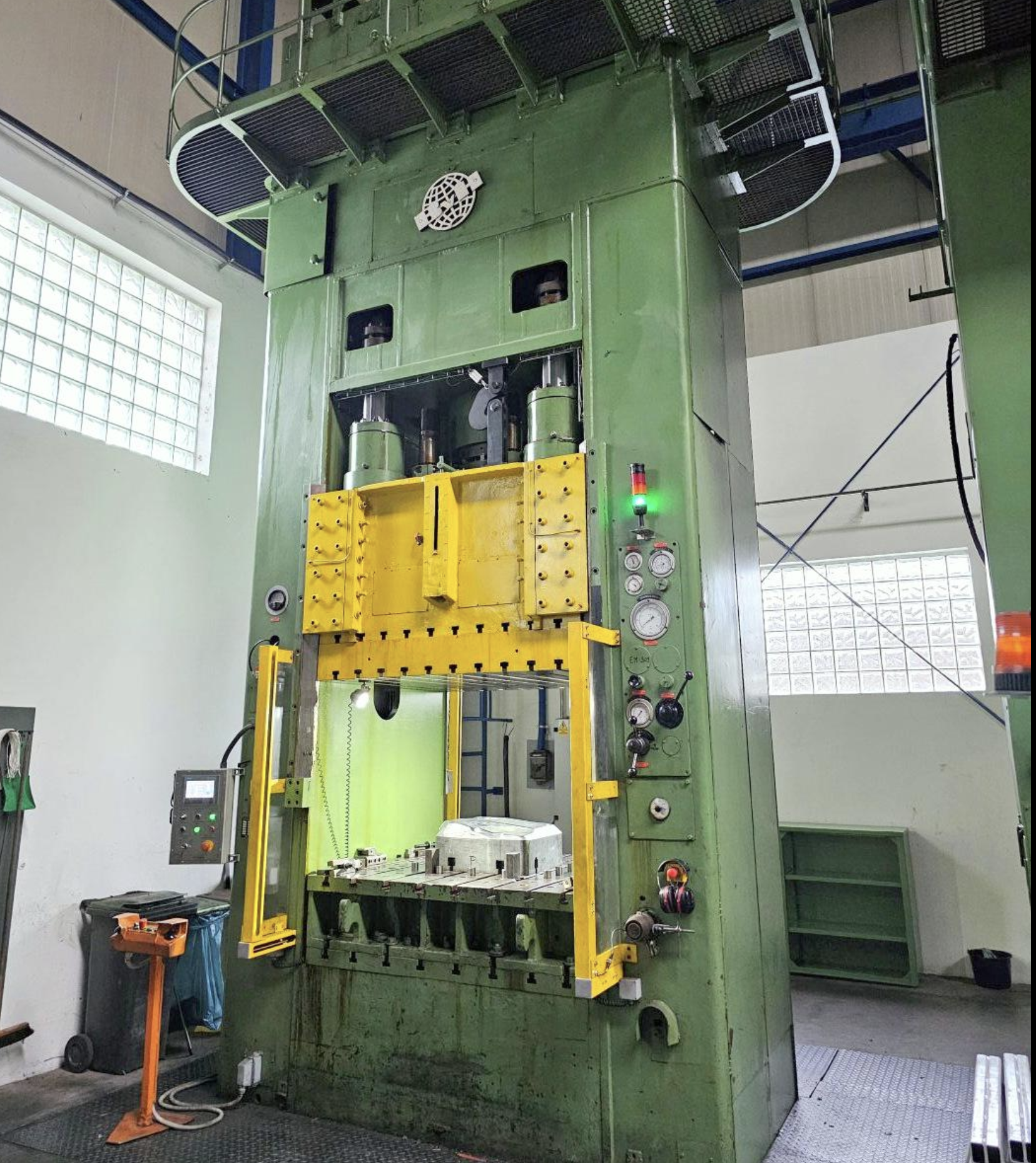 Presse hydraulique Becker BvH 650-ton