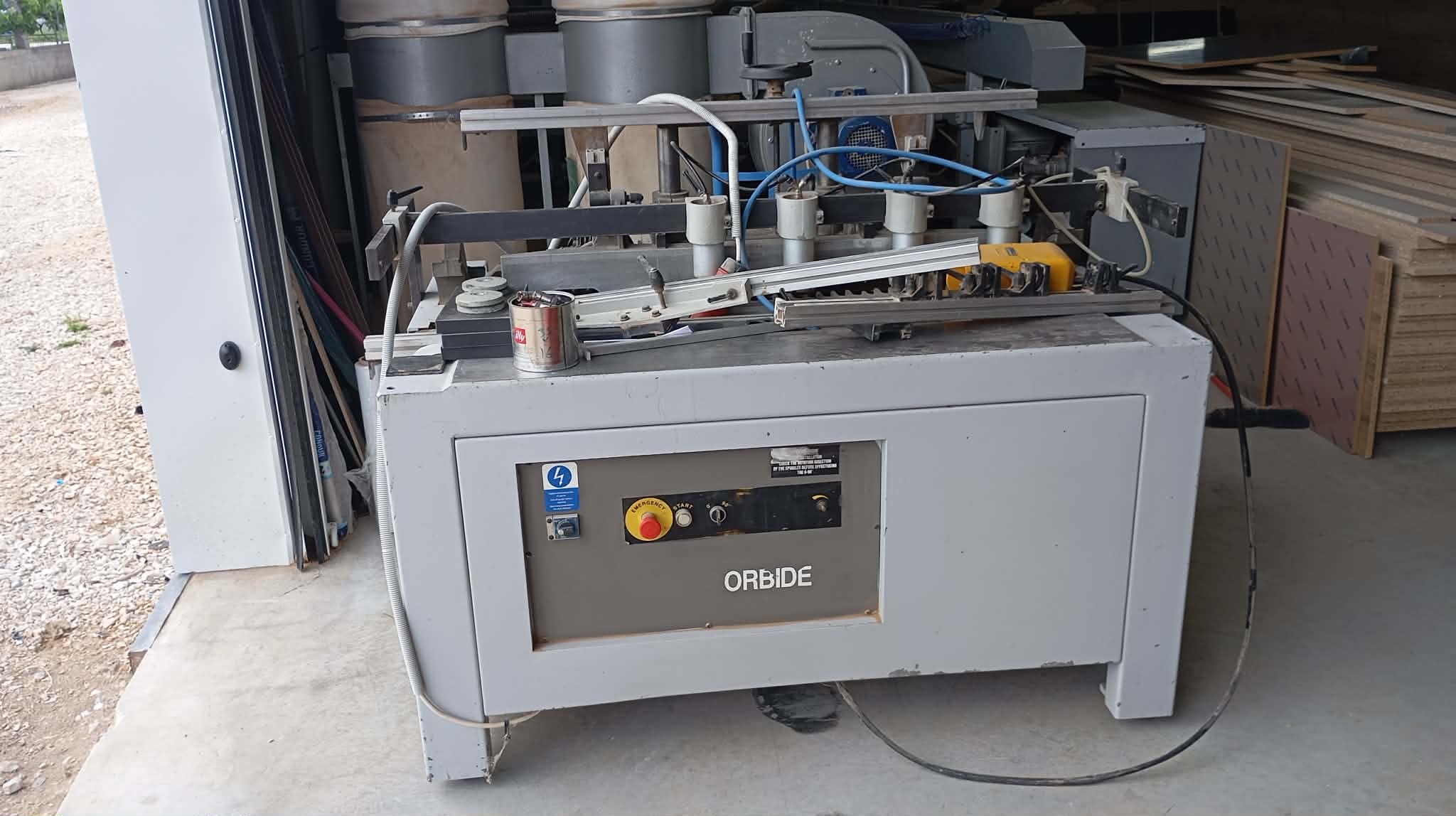 Machine de perçage et d’insertion de tourillons Morbidelli (Italy) Unika 35