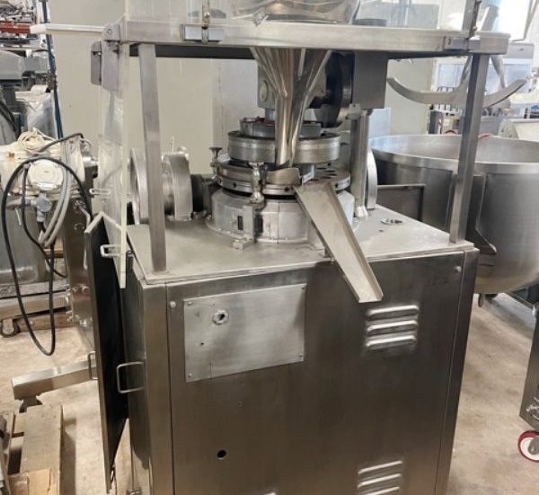 Presse à comprimés rotative Cadmach CMD3